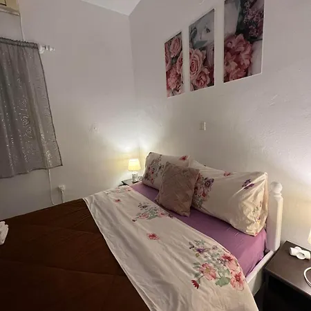 Sagma Beach Rooms Bed & Breakfast 2*